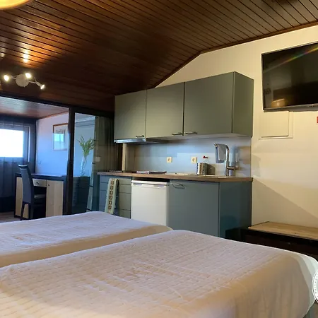 Discovery Πανσιόν 4*
