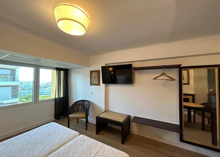 Discovery Πανσιόν 3*