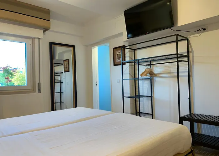 Discovery Πανσιόν 3*