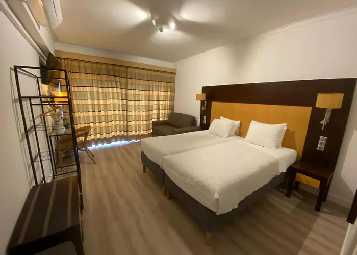 Discovery Πανσιόν 3*